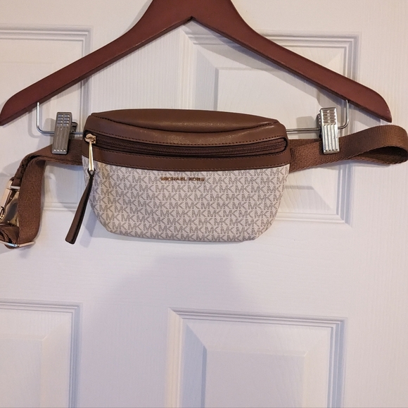 Michael Kors Handbags - Micheal Kors Fanny Pack